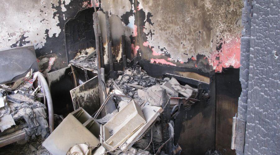 Why choose water damage restoration service for emergency flood repair in Beverly Hills